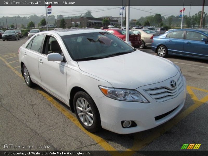 Super White / Bisque 2011 Toyota Camry XLE