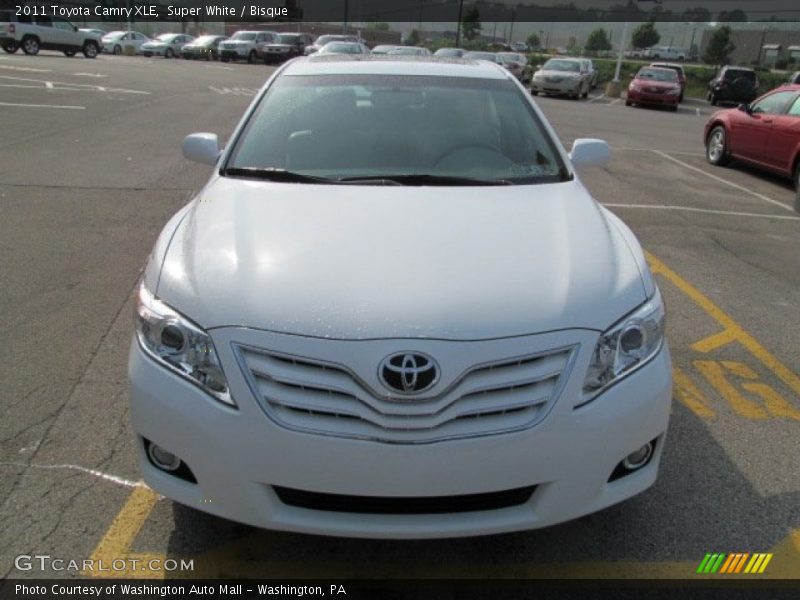 Super White / Bisque 2011 Toyota Camry XLE