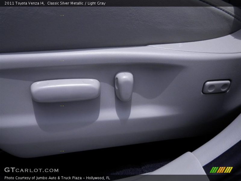 Classic Silver Metallic / Light Gray 2011 Toyota Venza I4