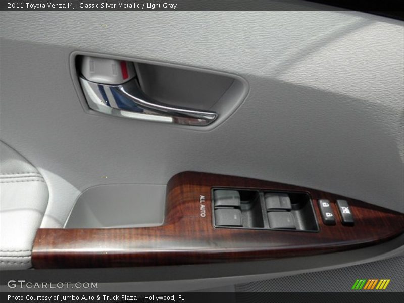 Classic Silver Metallic / Light Gray 2011 Toyota Venza I4