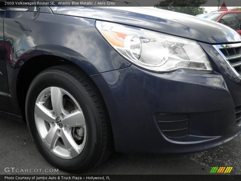 Atlantis Blue Metallic / Aero Grey 2009 Volkswagen Routan SE