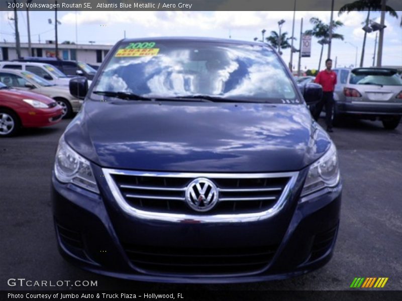Atlantis Blue Metallic / Aero Grey 2009 Volkswagen Routan SE