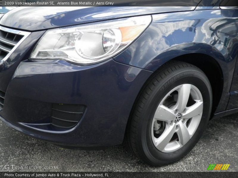 Atlantis Blue Metallic / Aero Grey 2009 Volkswagen Routan SE