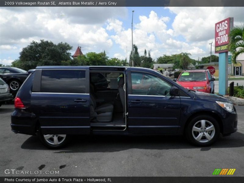Atlantis Blue Metallic / Aero Grey 2009 Volkswagen Routan SE