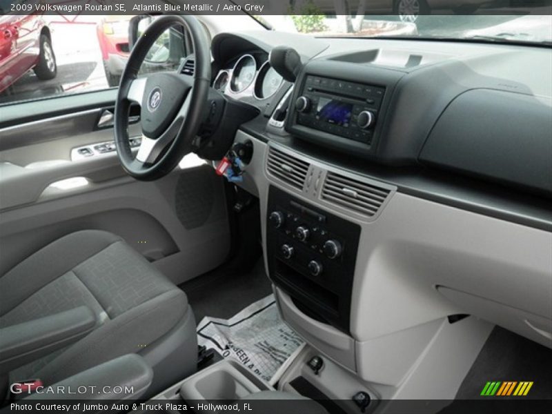Atlantis Blue Metallic / Aero Grey 2009 Volkswagen Routan SE