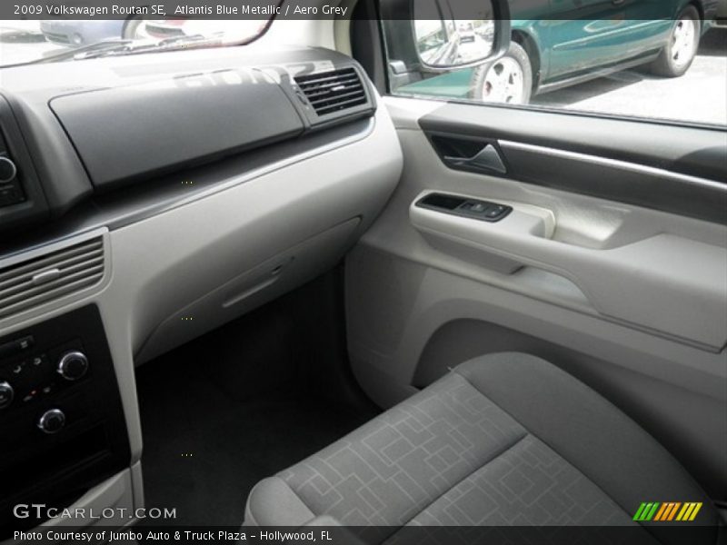 Atlantis Blue Metallic / Aero Grey 2009 Volkswagen Routan SE