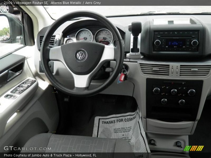 Atlantis Blue Metallic / Aero Grey 2009 Volkswagen Routan SE