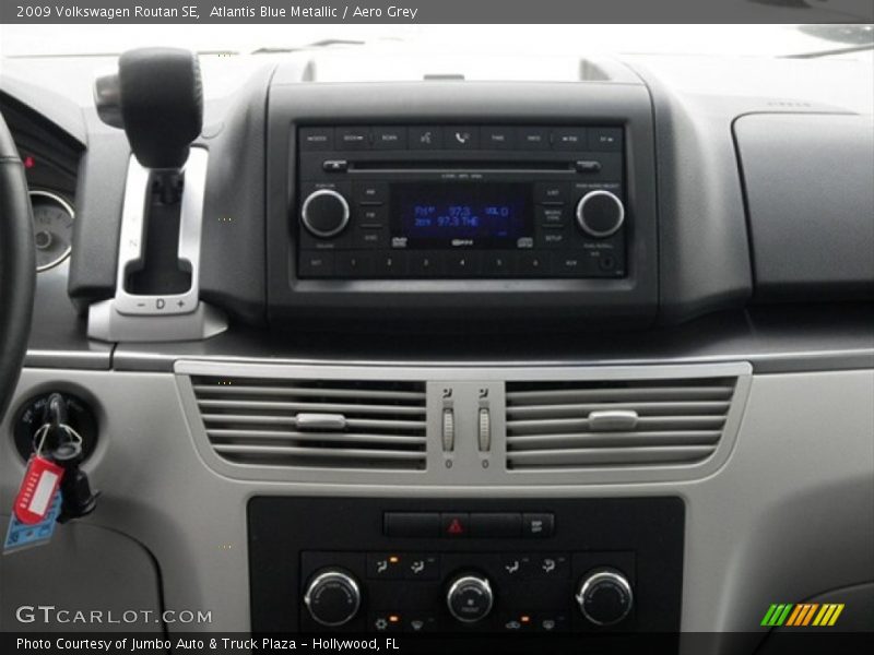 Atlantis Blue Metallic / Aero Grey 2009 Volkswagen Routan SE