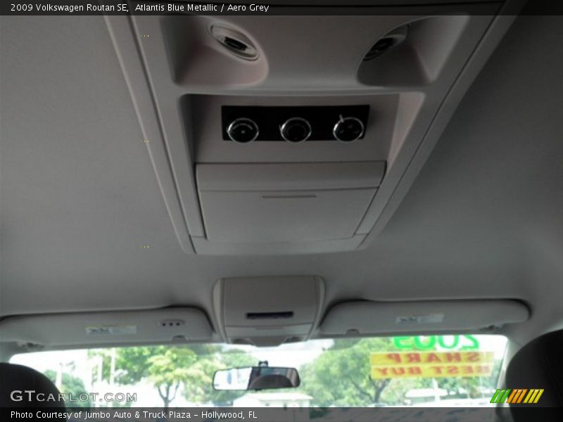 Atlantis Blue Metallic / Aero Grey 2009 Volkswagen Routan SE