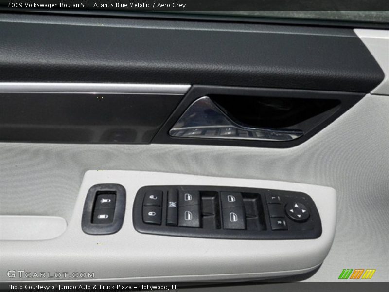 Atlantis Blue Metallic / Aero Grey 2009 Volkswagen Routan SE