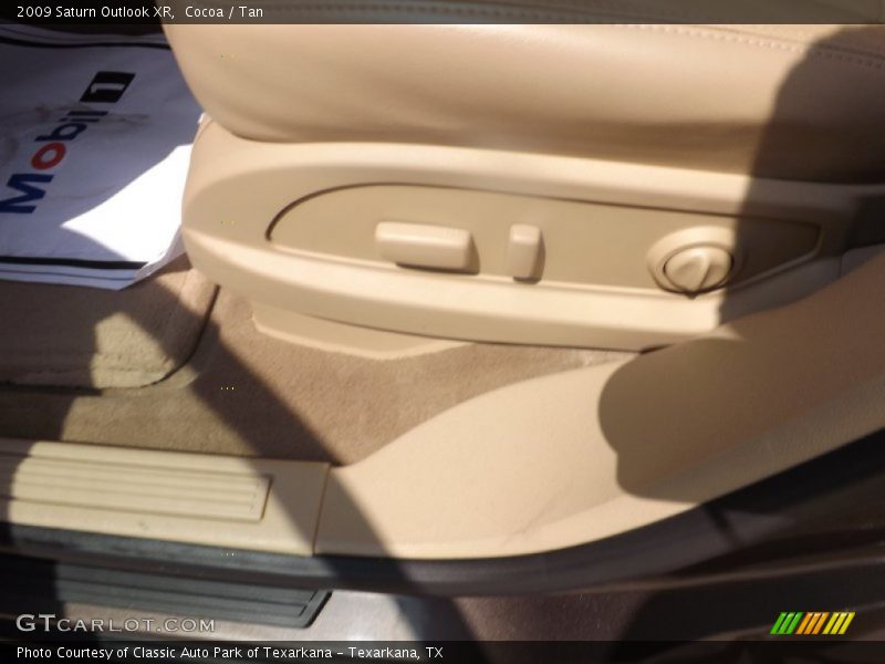Cocoa / Tan 2009 Saturn Outlook XR