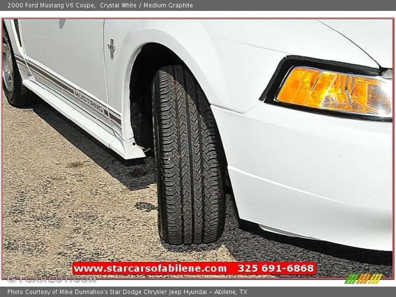 Crystal White / Medium Graphite 2000 Ford Mustang V6 Coupe
