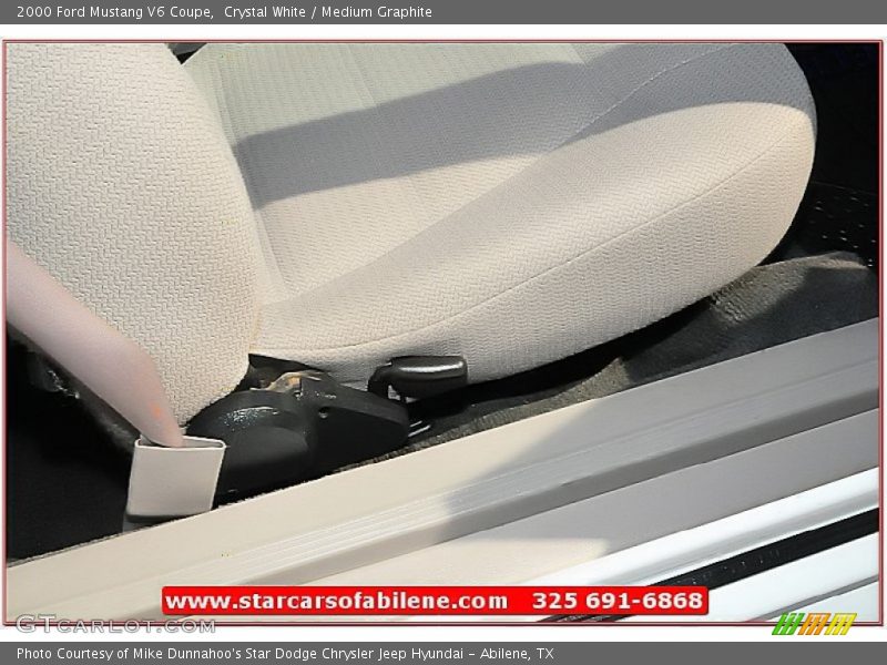 Crystal White / Medium Graphite 2000 Ford Mustang V6 Coupe