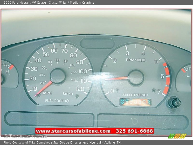 Crystal White / Medium Graphite 2000 Ford Mustang V6 Coupe