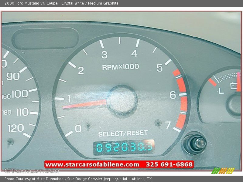 Crystal White / Medium Graphite 2000 Ford Mustang V6 Coupe