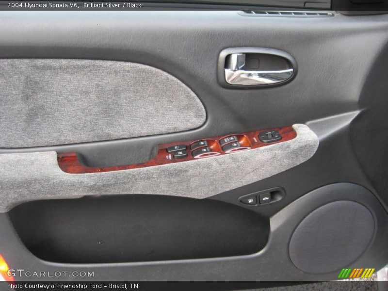 Brilliant Silver / Black 2004 Hyundai Sonata V6