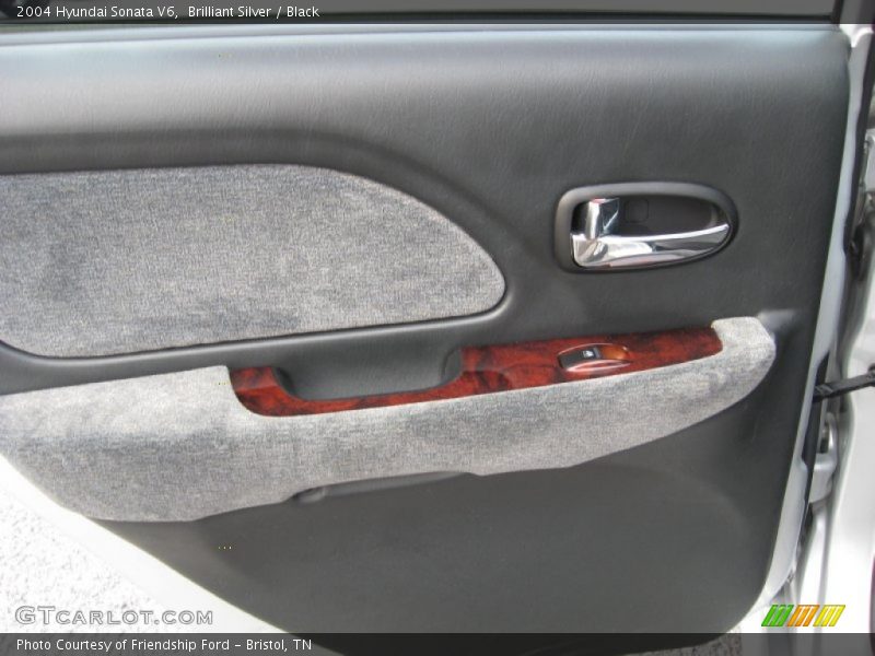 Brilliant Silver / Black 2004 Hyundai Sonata V6