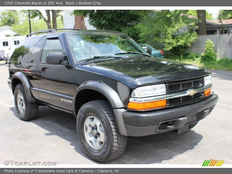 Front 3/4 View of 2005 Blazer LS ZR2 4x4