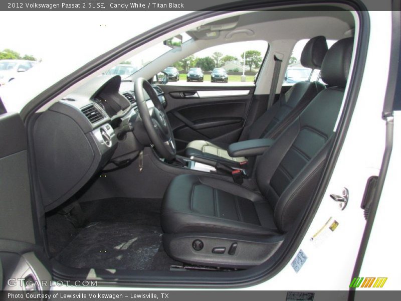 Candy White / Titan Black 2012 Volkswagen Passat 2.5L SE