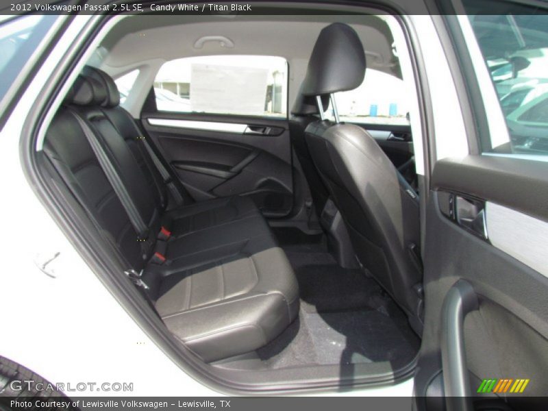 Candy White / Titan Black 2012 Volkswagen Passat 2.5L SE