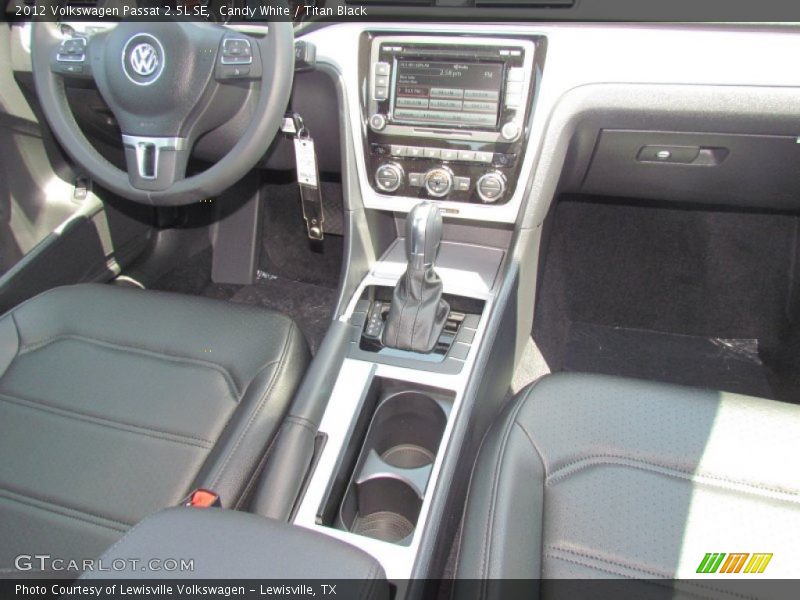 Candy White / Titan Black 2012 Volkswagen Passat 2.5L SE