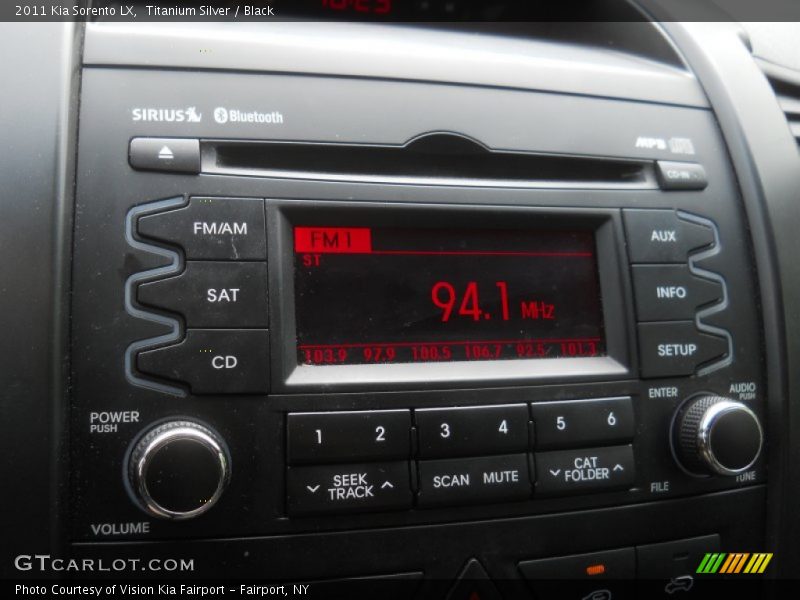 Titanium Silver / Black 2011 Kia Sorento LX