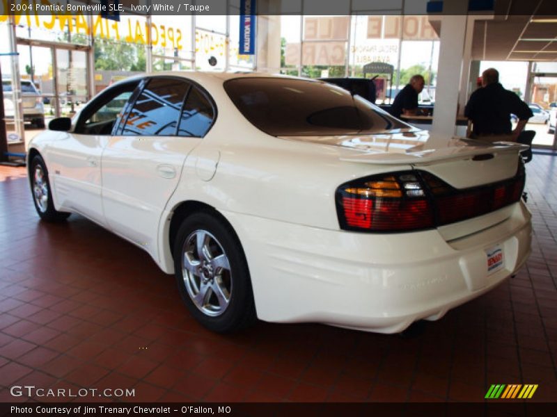 Ivory White / Taupe 2004 Pontiac Bonneville SLE