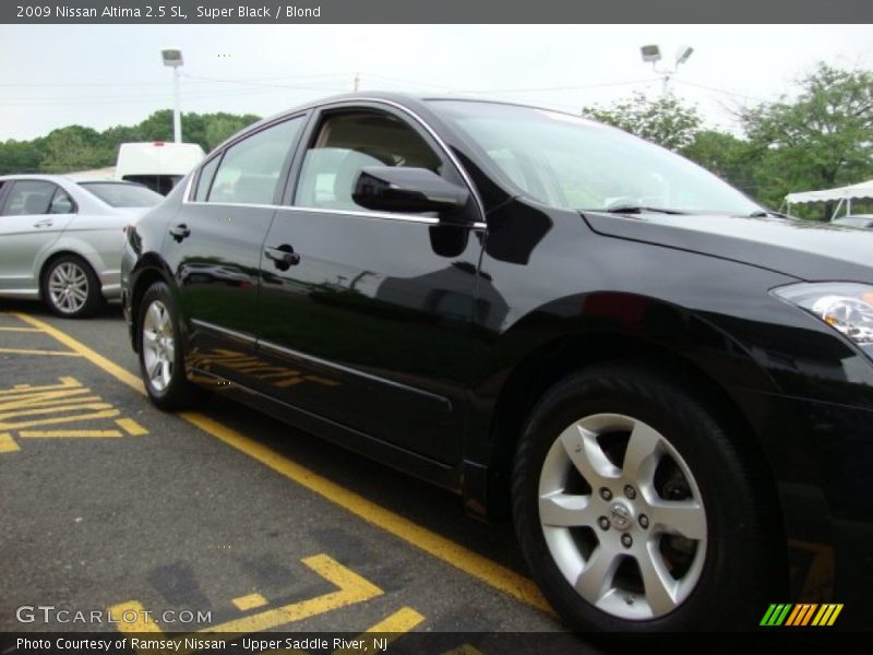 Super Black / Blond 2009 Nissan Altima 2.5 SL