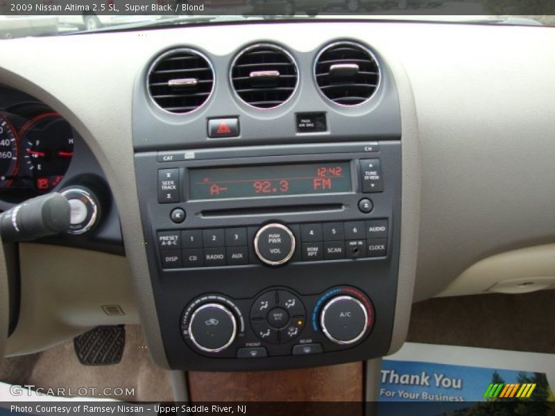 Super Black / Blond 2009 Nissan Altima 2.5 SL