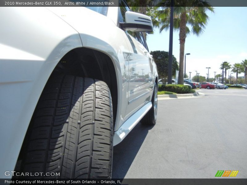 Arctic White / Almond/Black 2010 Mercedes-Benz GLK 350