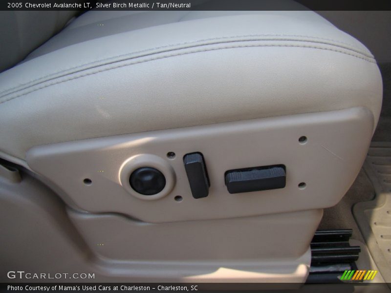 Silver Birch Metallic / Tan/Neutral 2005 Chevrolet Avalanche LT