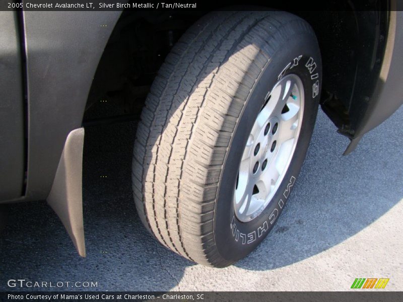 Silver Birch Metallic / Tan/Neutral 2005 Chevrolet Avalanche LT