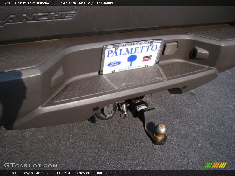 Silver Birch Metallic / Tan/Neutral 2005 Chevrolet Avalanche LT