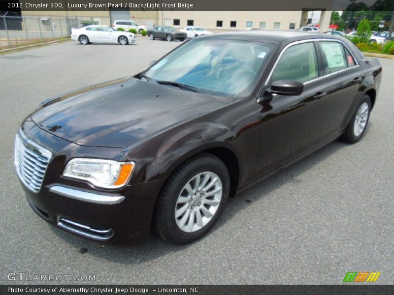 Front 3/4 View of 2012 300 