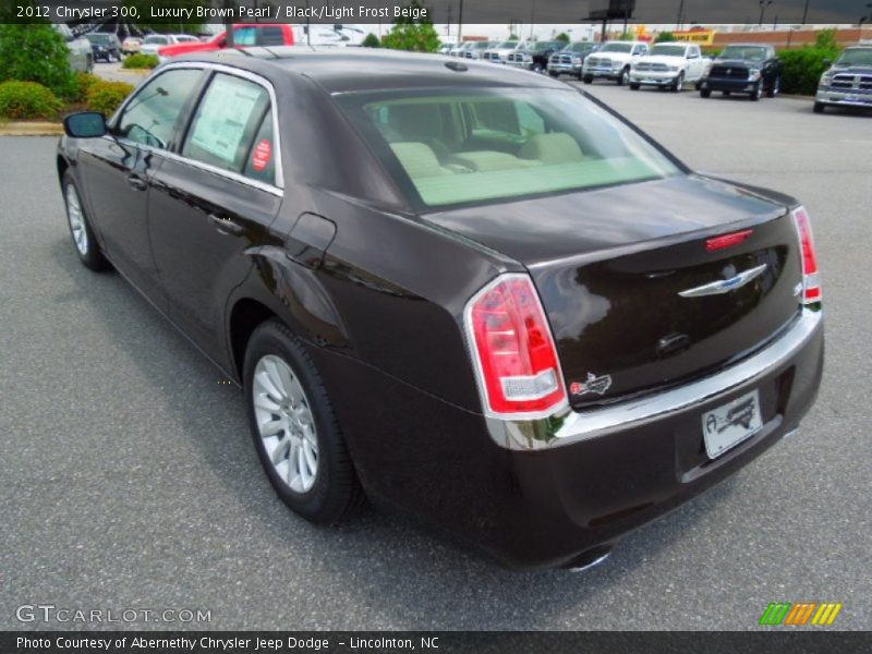 Luxury Brown Pearl / Black/Light Frost Beige 2012 Chrysler 300