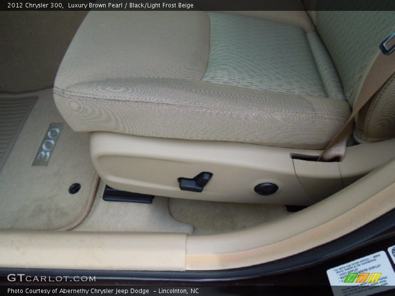 Luxury Brown Pearl / Black/Light Frost Beige 2012 Chrysler 300