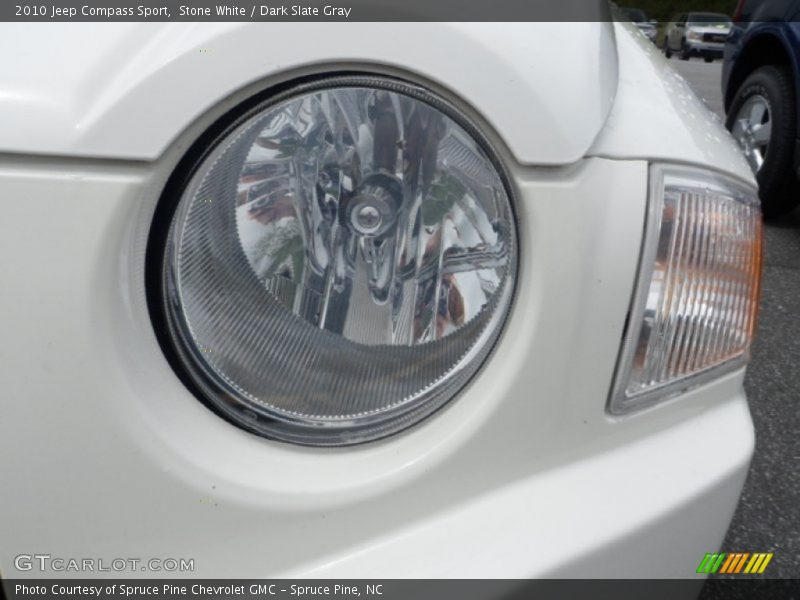 Stone White / Dark Slate Gray 2010 Jeep Compass Sport