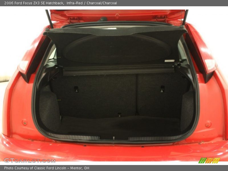 Infra-Red / Charcoal/Charcoal 2006 Ford Focus ZX3 SE Hatchback