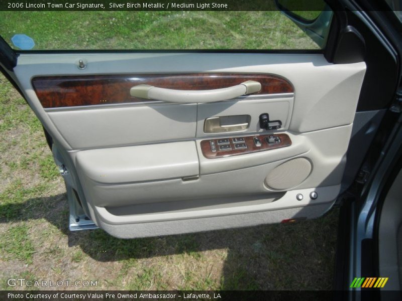 Silver Birch Metallic / Medium Light Stone 2006 Lincoln Town Car Signature
