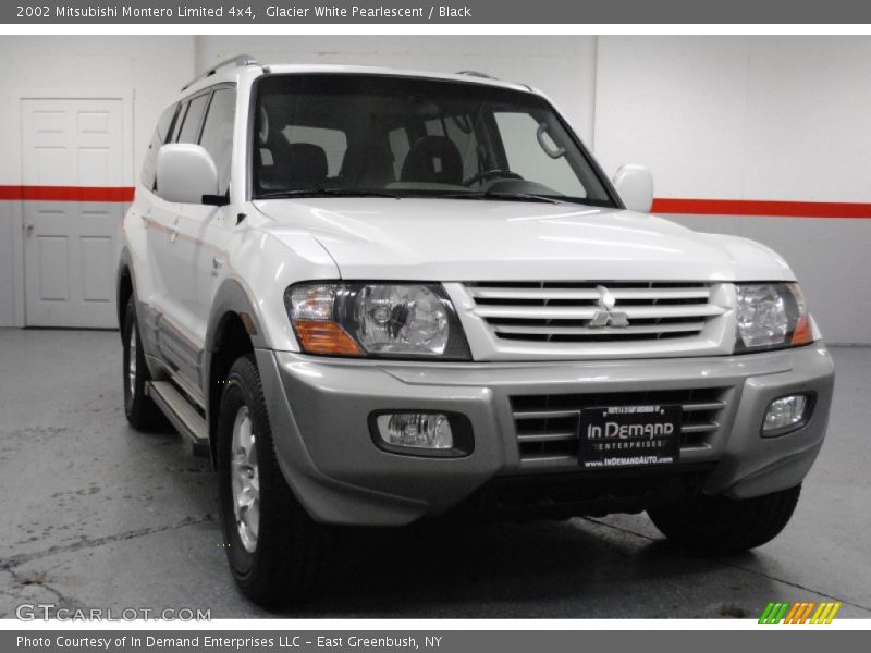 Glacier White Pearlescent / Black 2002 Mitsubishi Montero Limited 4x4
