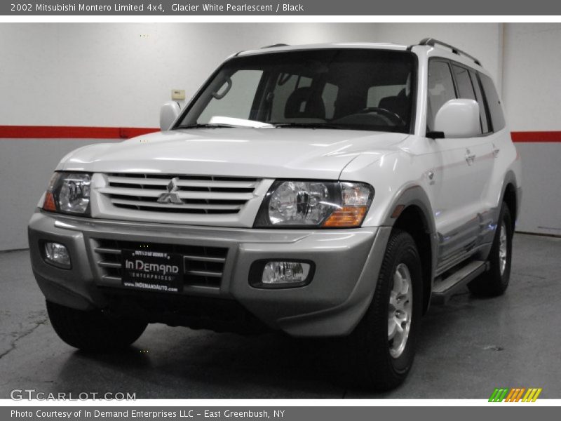 Glacier White Pearlescent / Black 2002 Mitsubishi Montero Limited 4x4