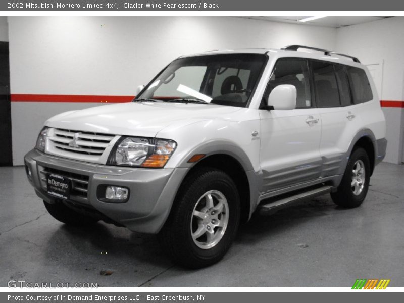Glacier White Pearlescent / Black 2002 Mitsubishi Montero Limited 4x4