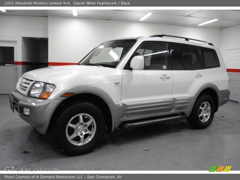 Front 3/4 View of 2002 Montero Limited 4x4