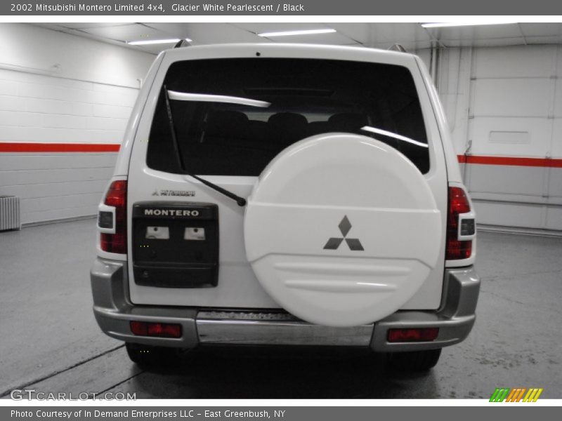 Glacier White Pearlescent / Black 2002 Mitsubishi Montero Limited 4x4