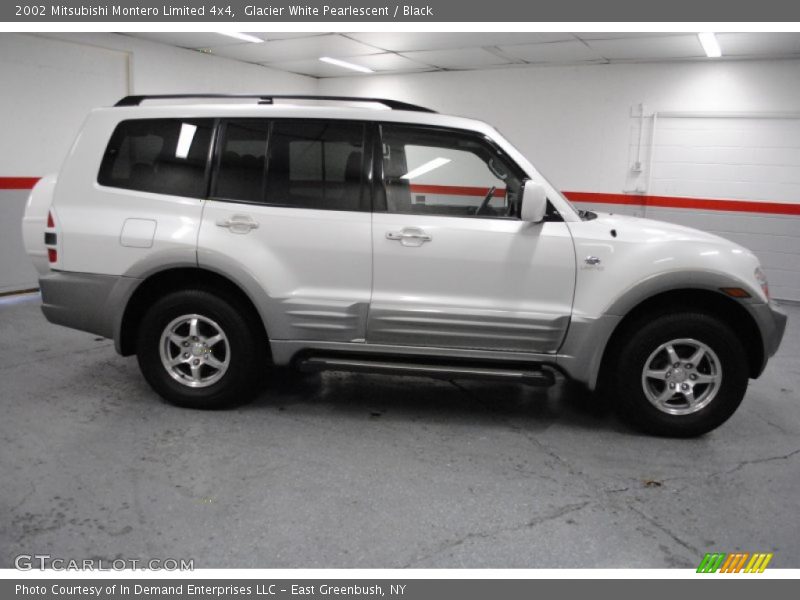 Glacier White Pearlescent / Black 2002 Mitsubishi Montero Limited 4x4