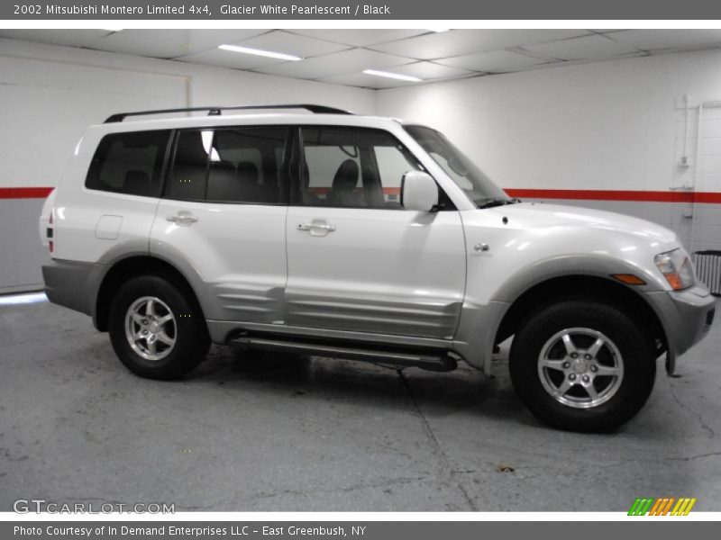Glacier White Pearlescent / Black 2002 Mitsubishi Montero Limited 4x4
