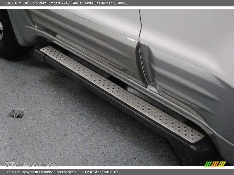 Glacier White Pearlescent / Black 2002 Mitsubishi Montero Limited 4x4