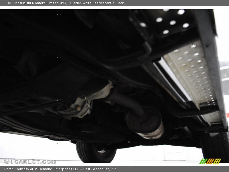 Glacier White Pearlescent / Black 2002 Mitsubishi Montero Limited 4x4
