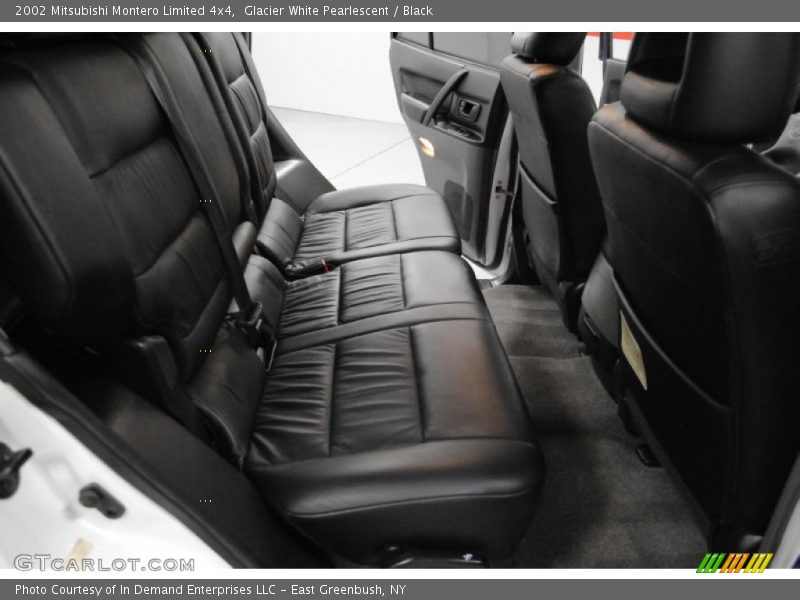 Glacier White Pearlescent / Black 2002 Mitsubishi Montero Limited 4x4