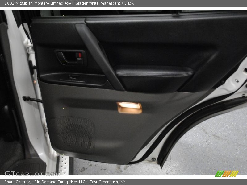 Glacier White Pearlescent / Black 2002 Mitsubishi Montero Limited 4x4